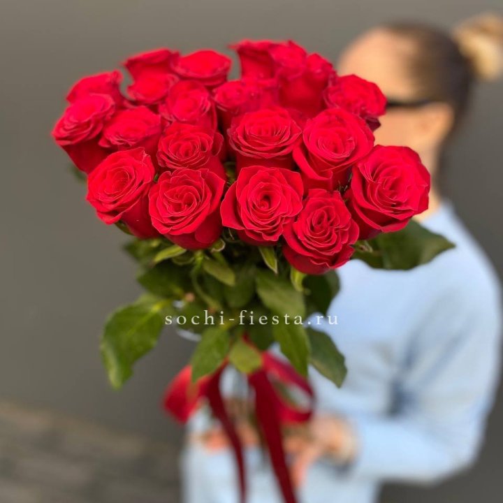 19 красных роз в Владимире
