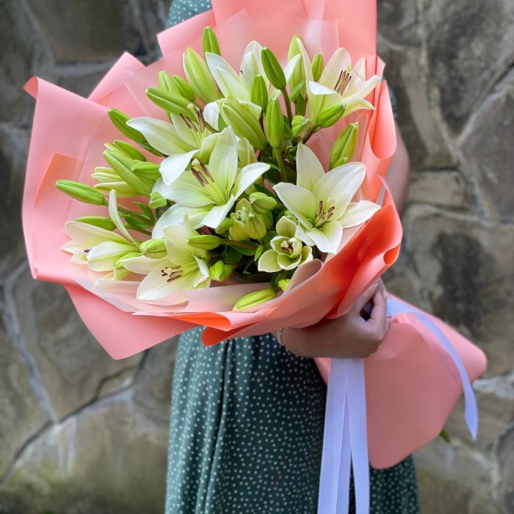 Букет из 7 белых лилий в Владимире