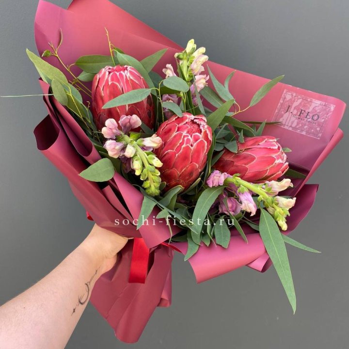 Букет из протеи "Квин" в Владимире