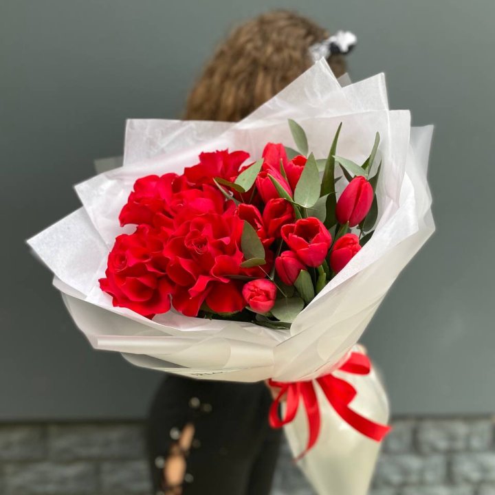 Дуо тюльпаны и розы в Владимире