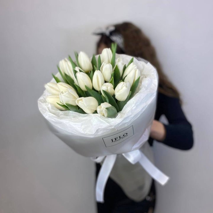  19 белых воздушных тюльпанов в Владимире