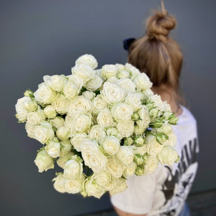 Охапка кустовых роз бомбастик  в Владимире