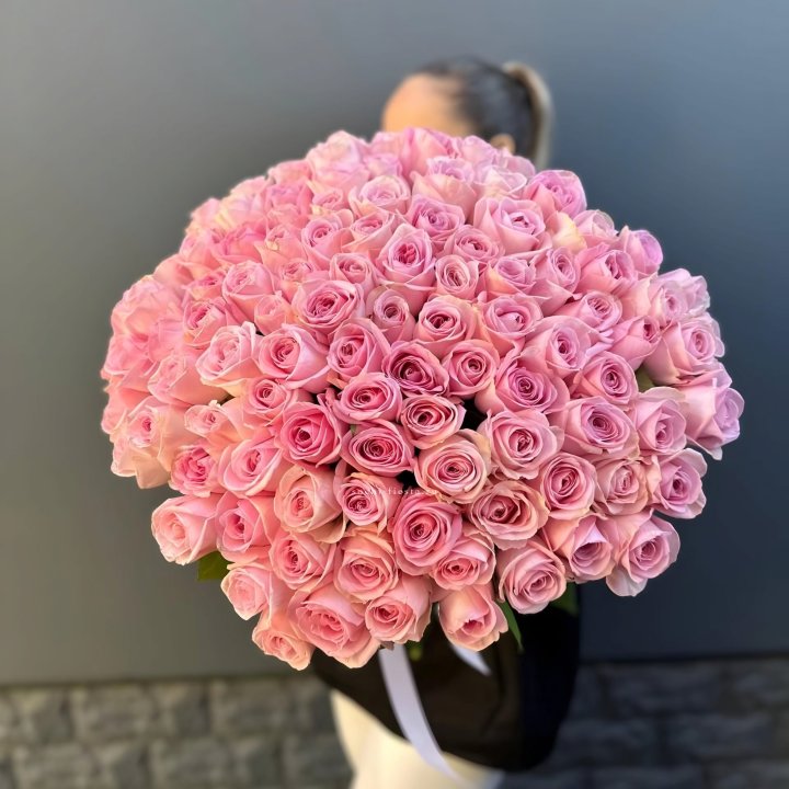 Охапка из 101 розовой розы в Владимире