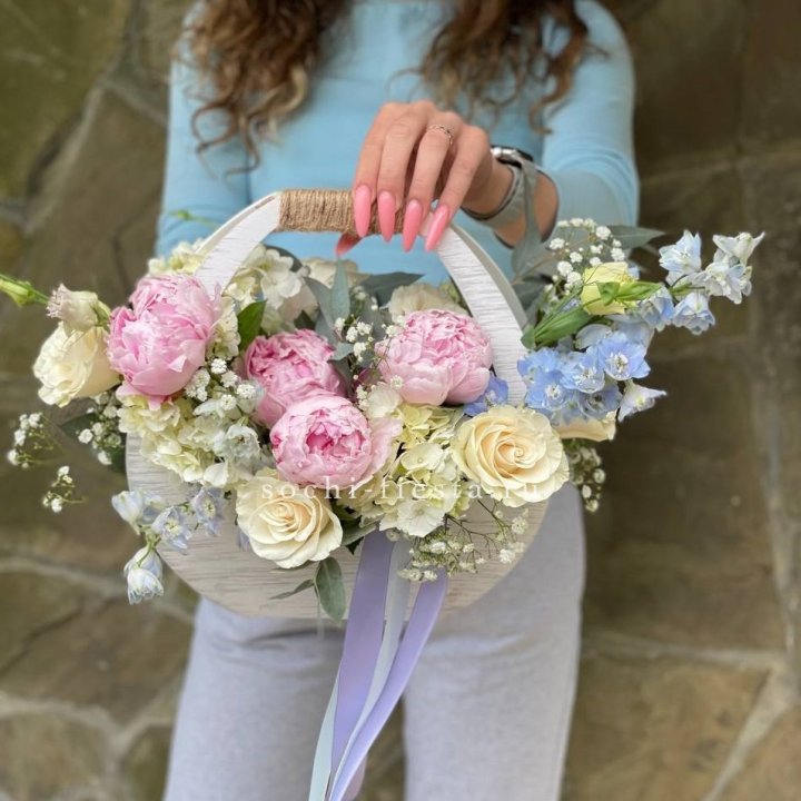 Ящик с пионами в Владимире