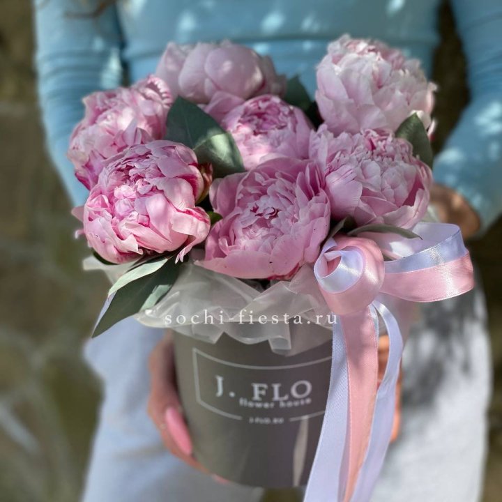 Цилиндр пионов с эвкалиптом в Владимире