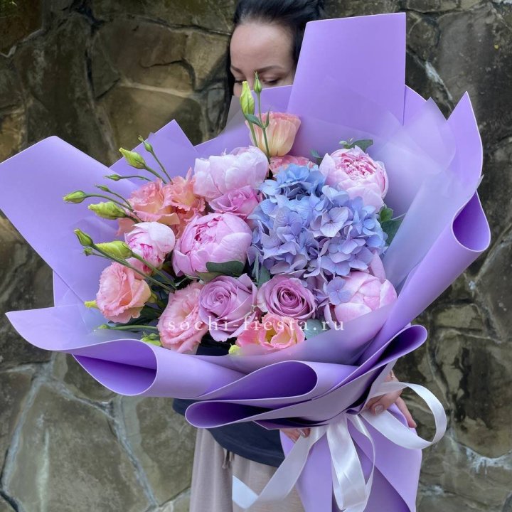 Букет с пионами "Блю логан" в Владимире