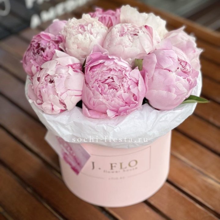 Цилиндр с пионами "Лилу" в Владимире