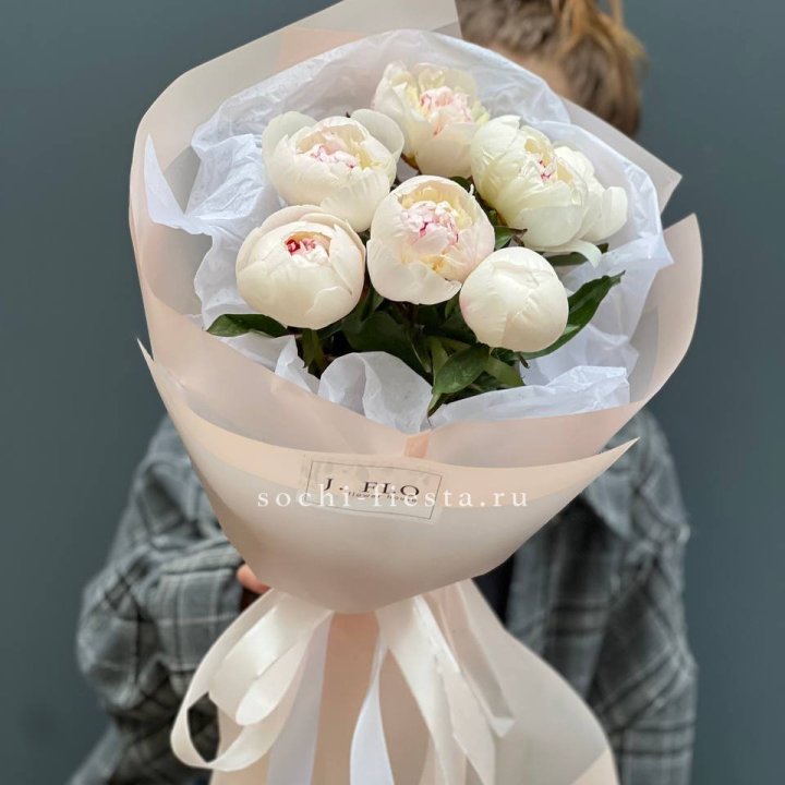 Букет белых пионов в Владимире