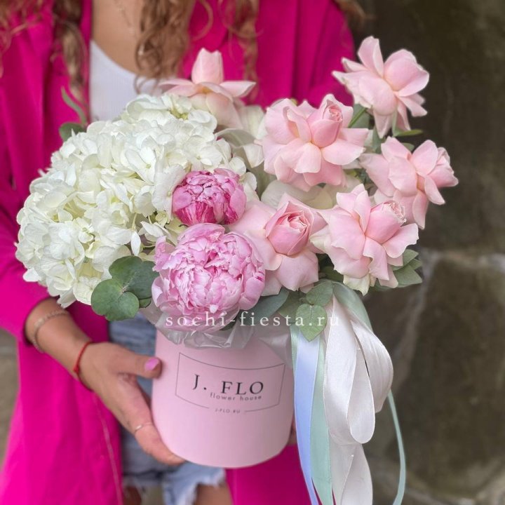 Цилиндр с пионами "Алисия" в Владимире