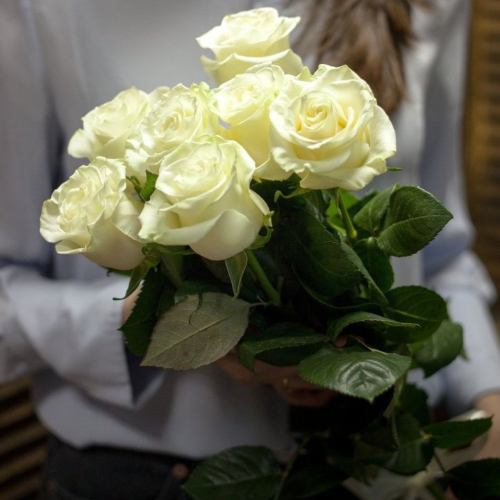 7 белых роз в Владимире