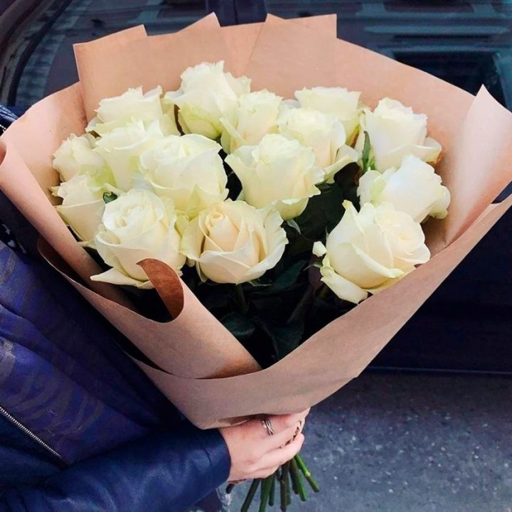 15 белых роз "Крафт" в Владимире