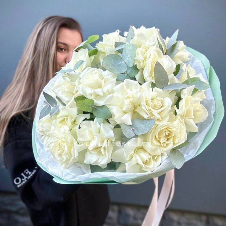 19 Белых французских роз "Ноте бьянке" в Владимире