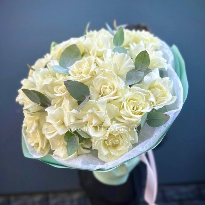 25 Белых французских роз "Ноте бьянка" в Владимире