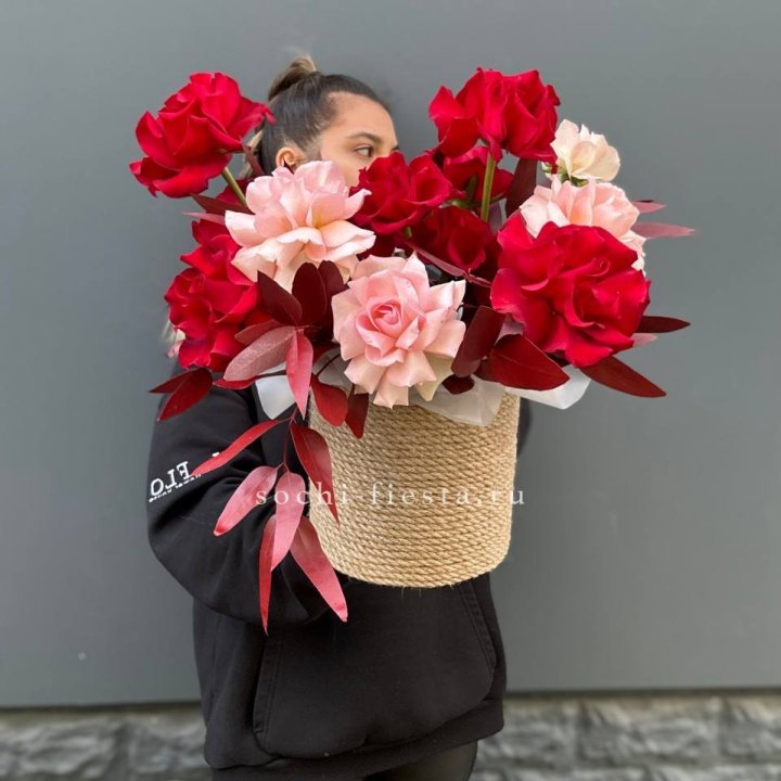 15 Французских роз в джутовом кашпо в Владимире