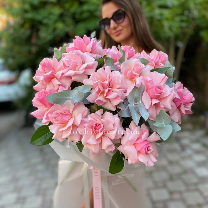 17 Розовых  французских роз в Владимире