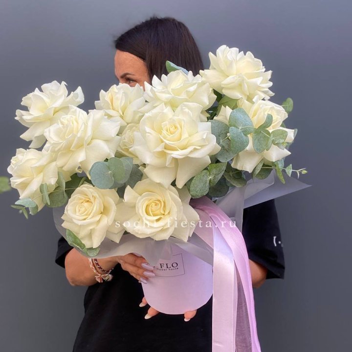 11 Французских белых роз в боксе в Владимире
