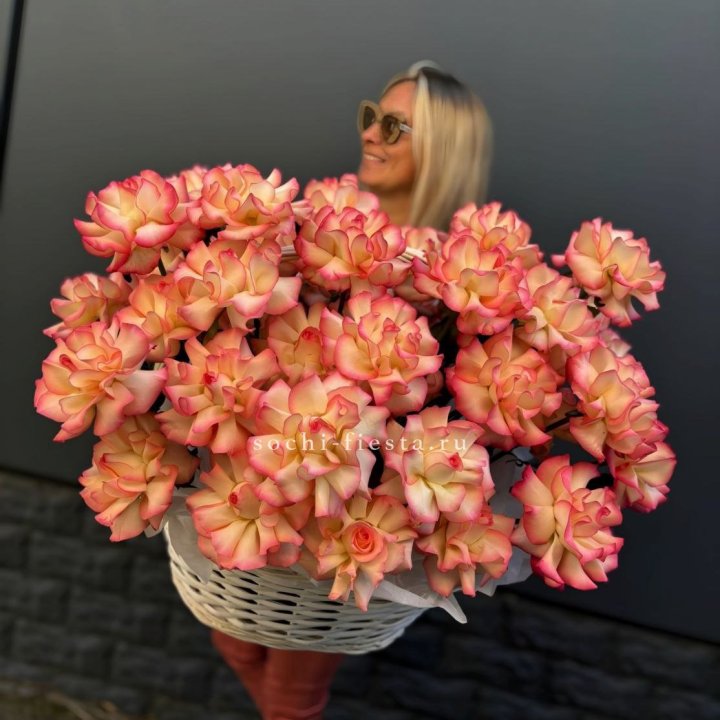 45 французских роз Джумилия в корзине в Владимире