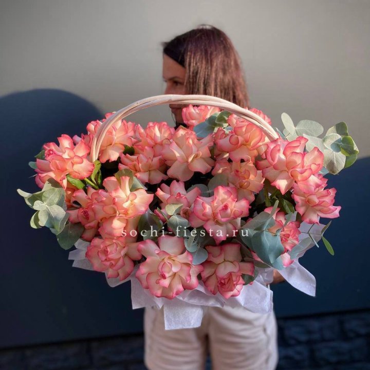 25 Французских роз Джумилия в корзине в Владимире