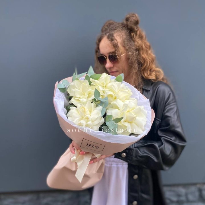 5 Белых французских роз в Владимире