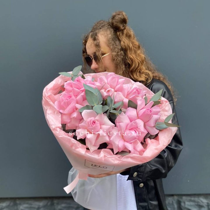 7 розовых роз в Владимире