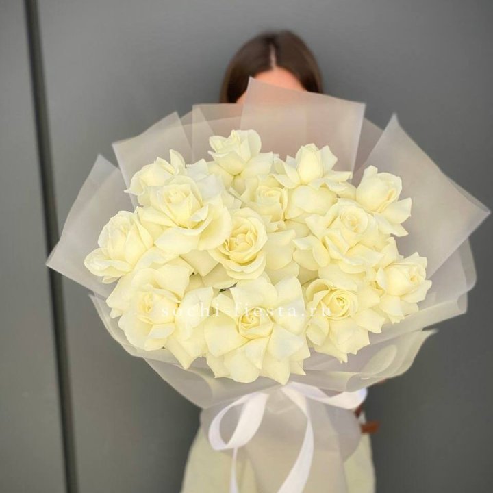 13 белых роз в Владимире