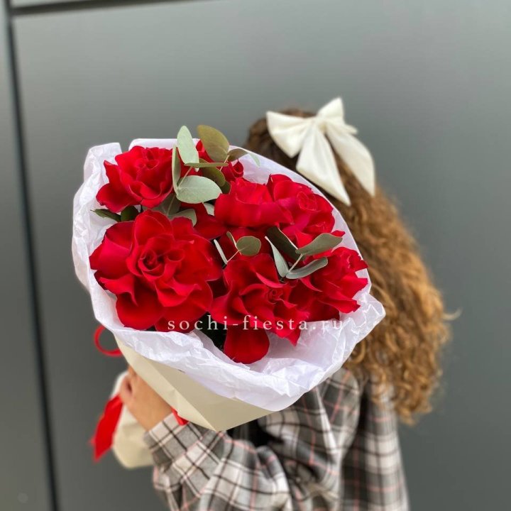 7 красных французских роз в Владимире
