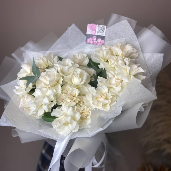 21 французских роз с эвкалиптом в Владимире