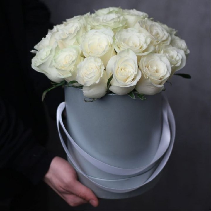 15 белых роз в цилиндре в Владимире