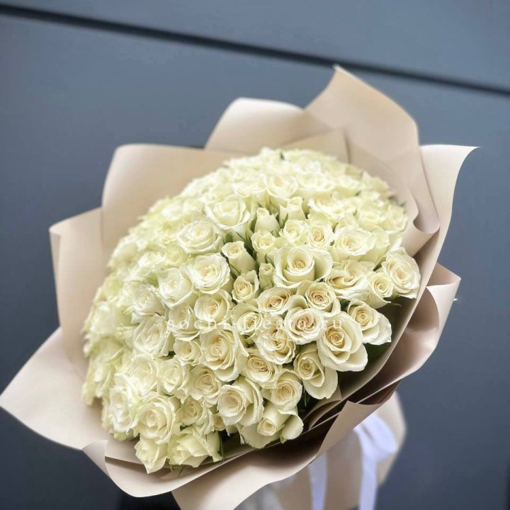 101 белая роза Атена в Владимире