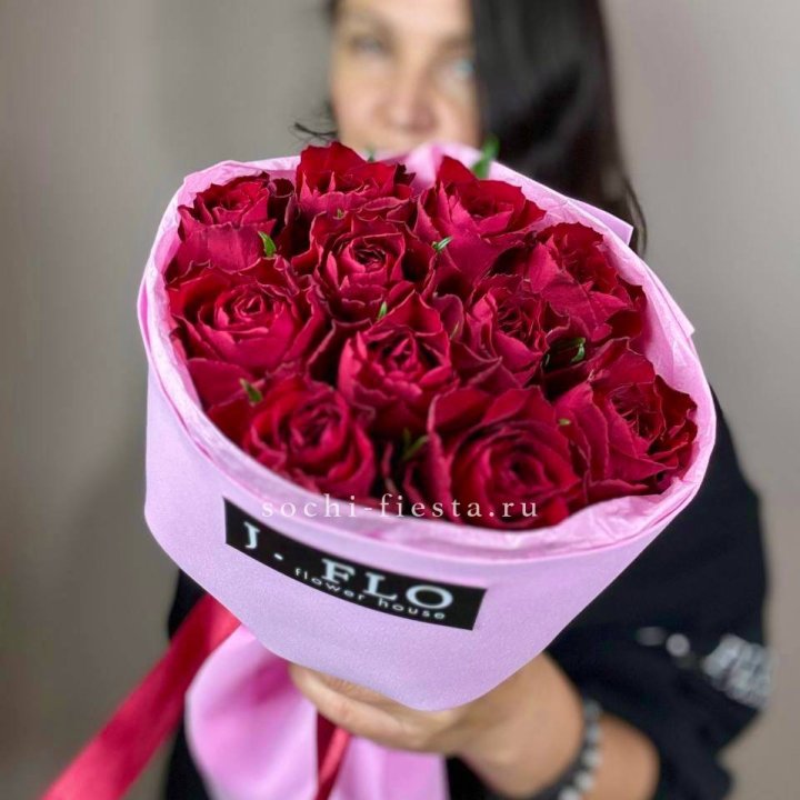 11 красных роз мадам ред в Владимире