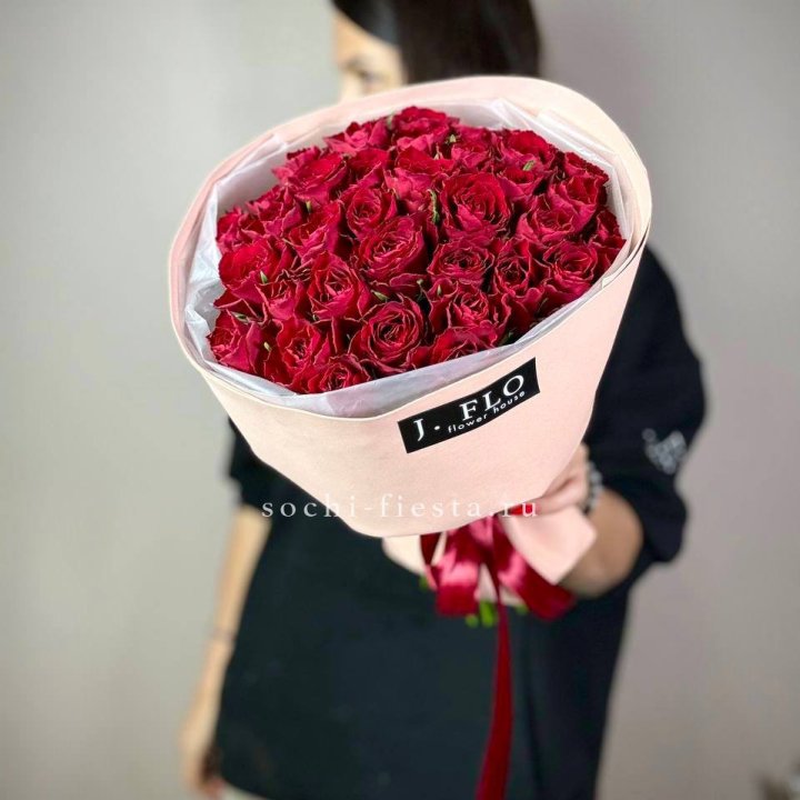 35 кенийских роз в Владимире