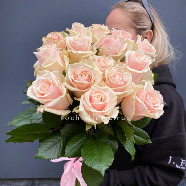 15  кремовых высоких роз в Владимире