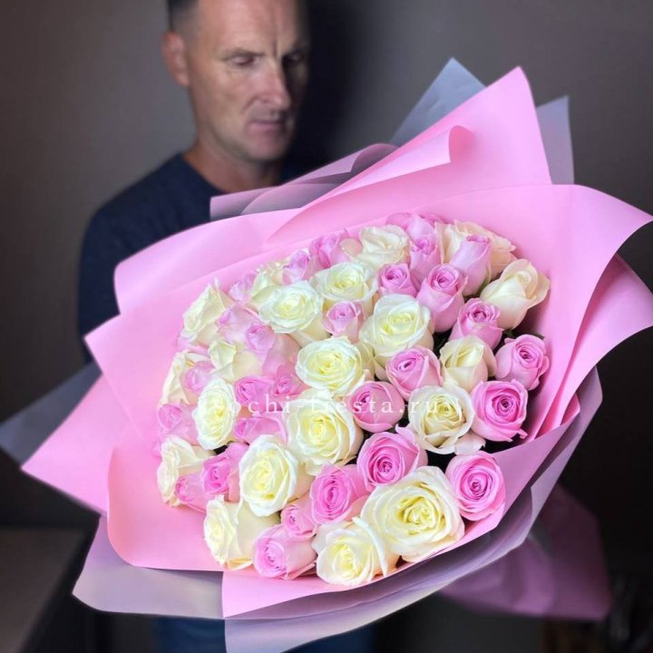 51 белых и розовых роз в Владимире