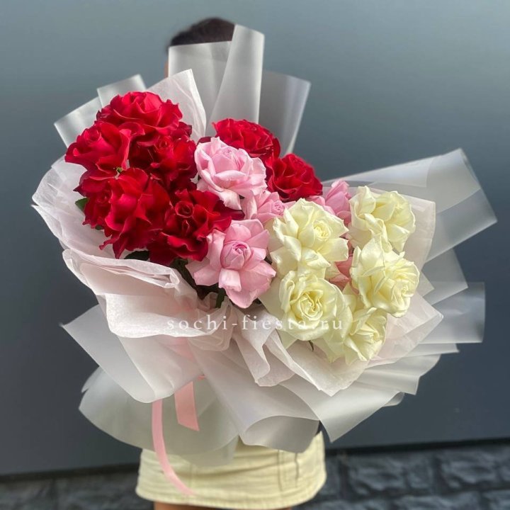 Микс из 17 роз в Владимире