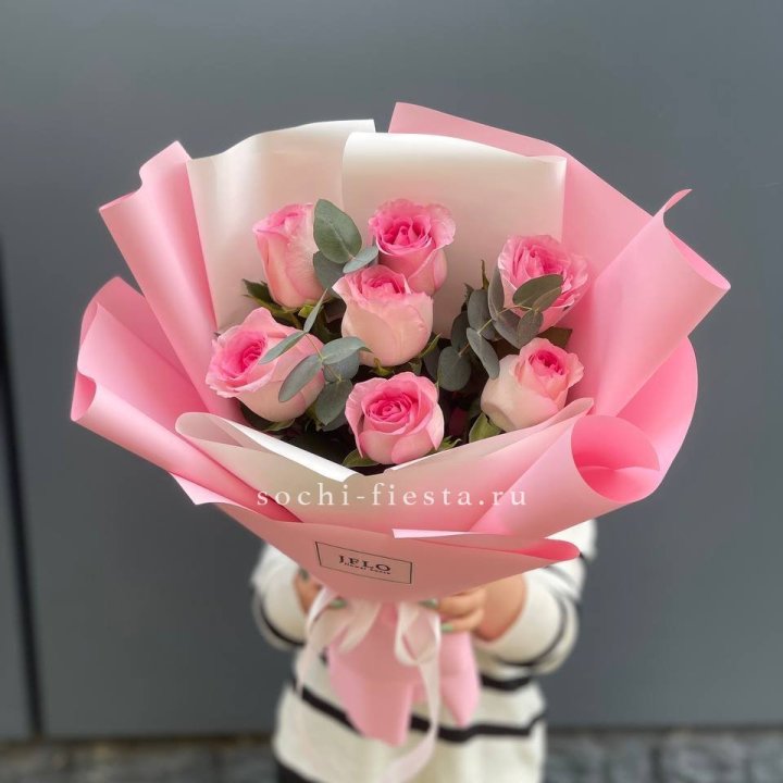 7 роз с эвкалиптом в Владимире