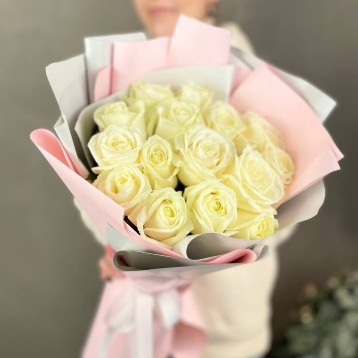 15 белых роз пудра в Владимире