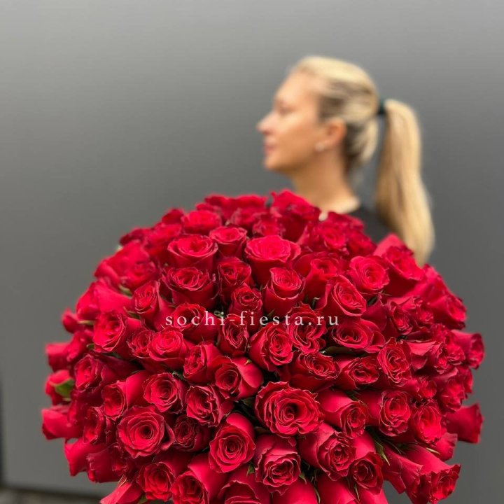 Охапка из 101 красной розы в Владимире