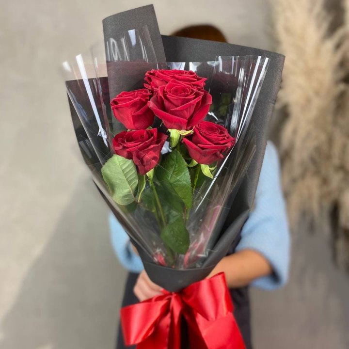 5 роз ред наоми в Владимире