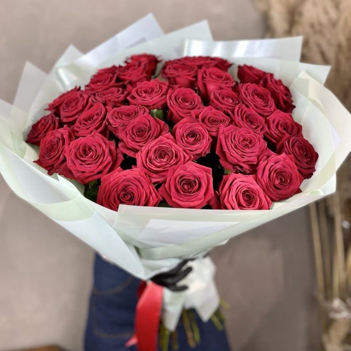 37 красных роз в Владимире