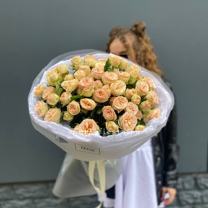 15 пионовидных роз в Владимире