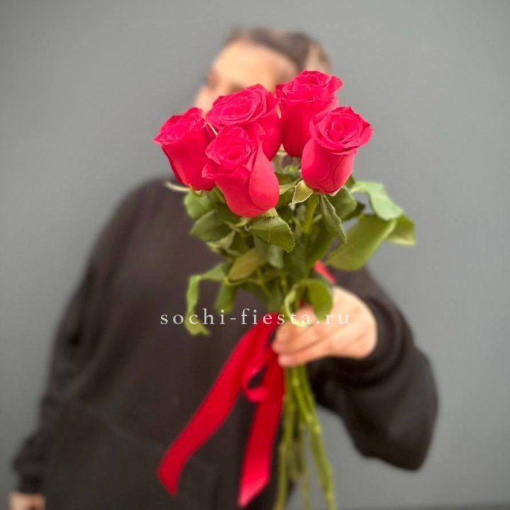 Букет 5 красных роз  в Владимире