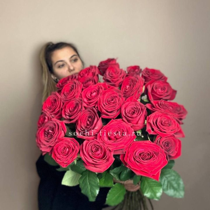 25 высоких роз в Владимире