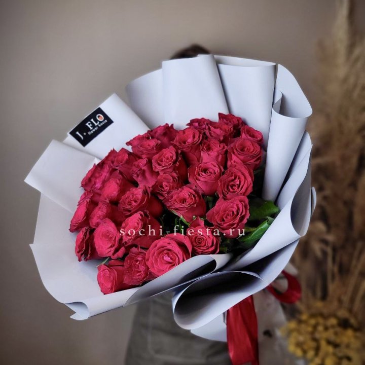 Красные розы 33 шт в Владимире