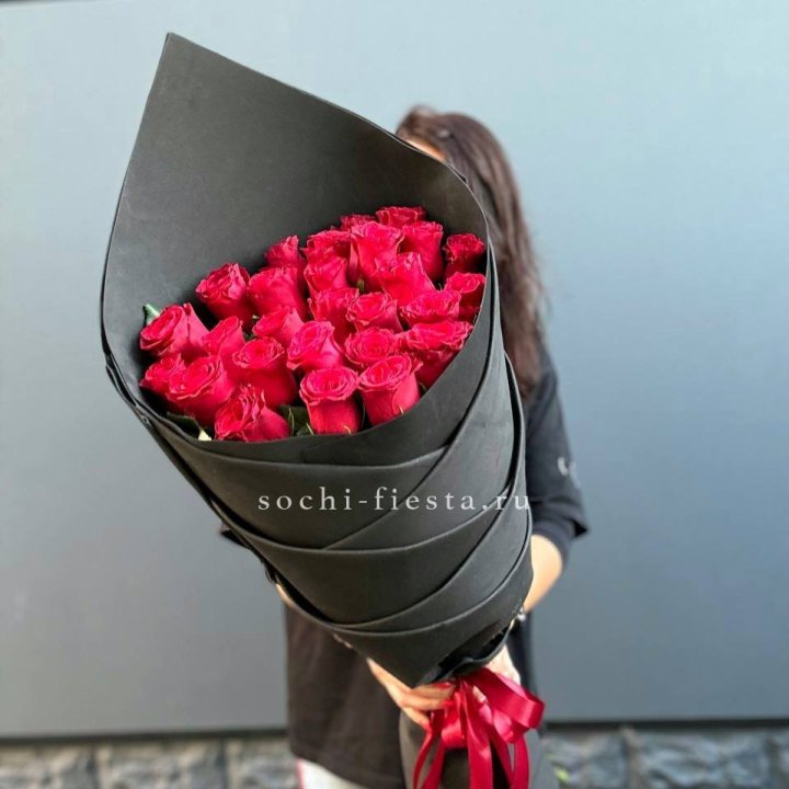 25 высоких красных роз в Владимире