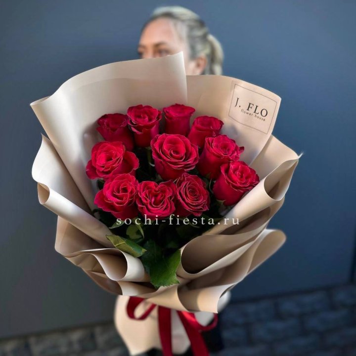 Букет красных роз "Наоми" в Владимире