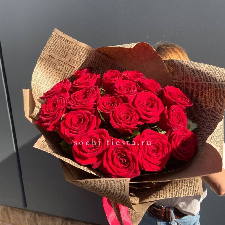 19 красных роз Леди Крафт в Владимире