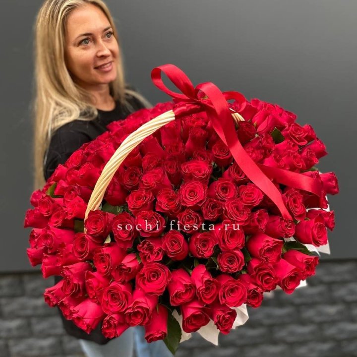 151 красная  роза в корзине в Владимире