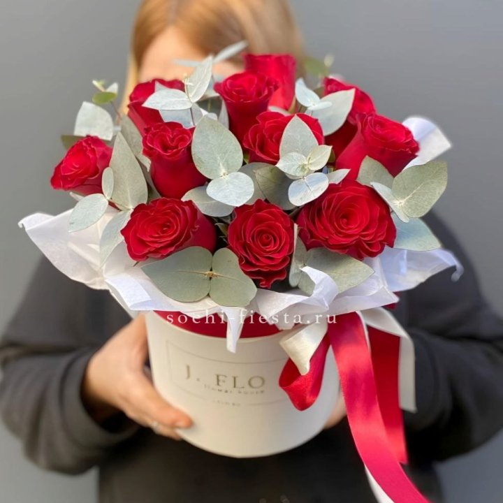 11 роз в шляпной коробке в Владимире