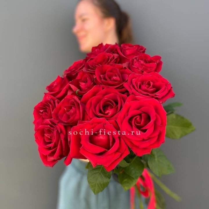 15 красных роз под ленту в Владимире