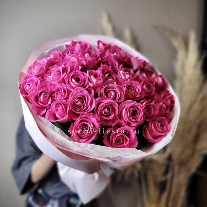 35 розовых роз  в Владимире